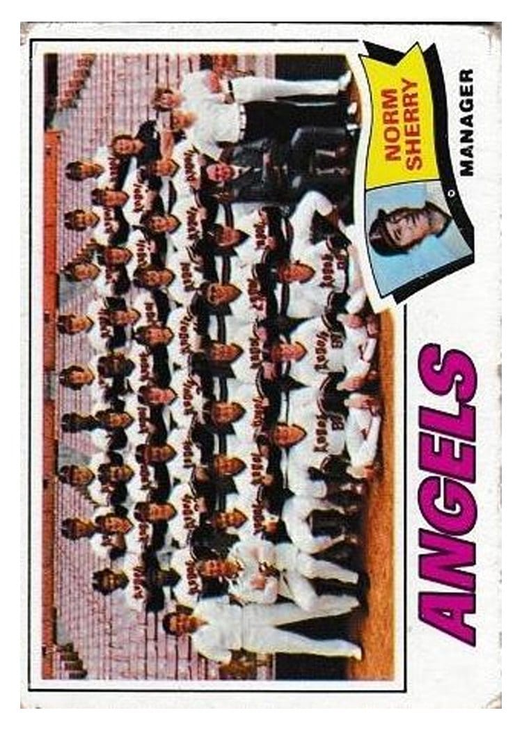 1977 Topps Angels Team #34 card