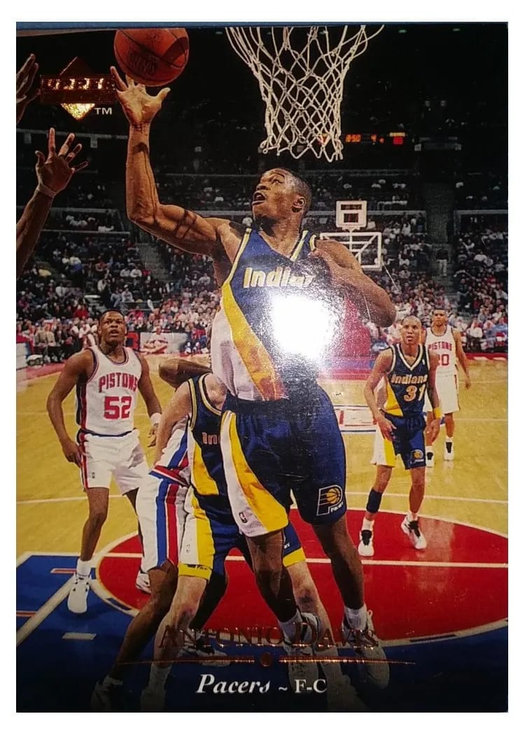 1995 Upper Deck Antonio Davis #8 card