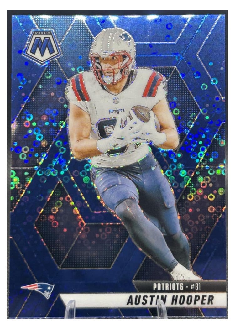 2025 Panini Mosaic Base Set Austin Hooper #204 card