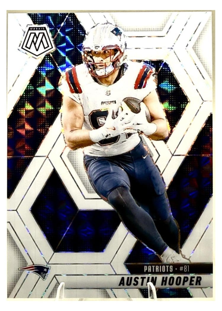 2025 Panini Mosaic Base Set Austin Hooper #204 card