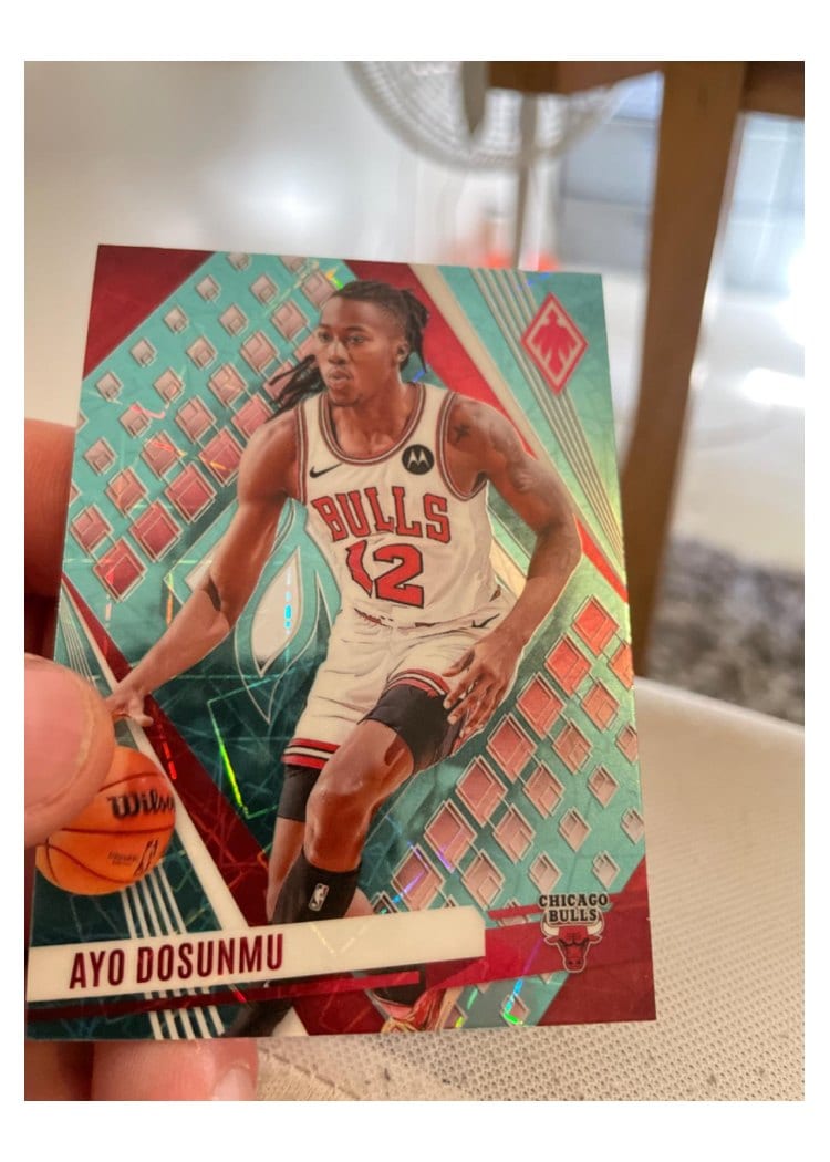2023-24 Panini Phoenix Base Set Ayo Dosunmu Teal Lazer #162 card