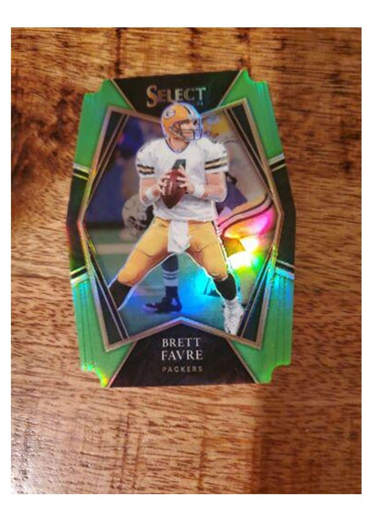 2021 Panini Select Base Set Brett Favre Green Die Cut #135 card