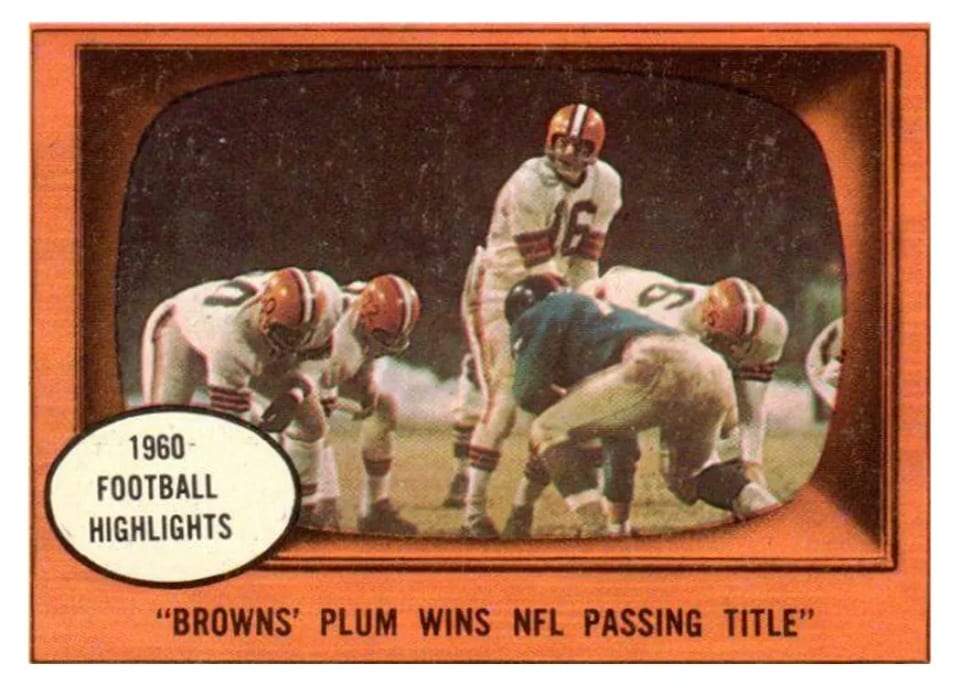 1961 Topps Browns' Plum Wins NFL Passing Title #132 card
