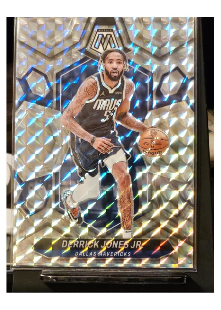 2023-24 Panini Mosaic Base Set Derrick Jones Jr. #4 card