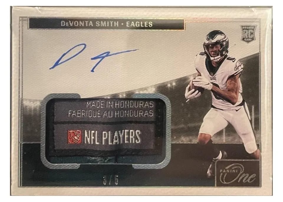 2021 Panini One DeVonta Smith Platinum Autograph #5 card