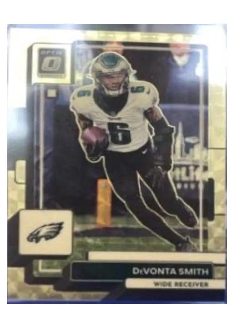 2022 Donruss Optic Base Set DeVonta Smith Gold #160 card