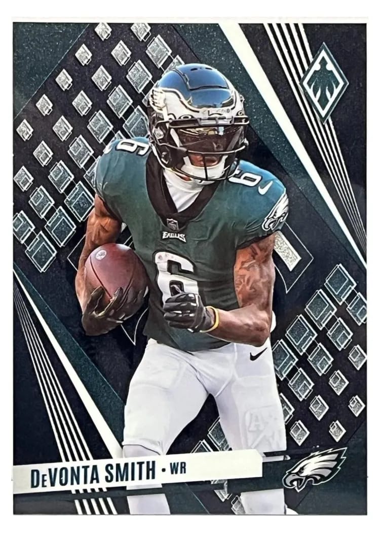 2023 Panini Phoenix Base Set DeVonta Smith #90 card