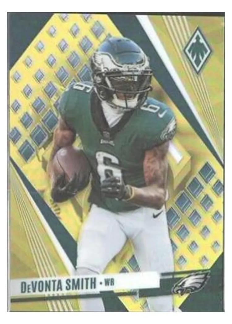 2023 Panini Phoenix Base Set DeVonta Smith SP Variation Yellow #90 card