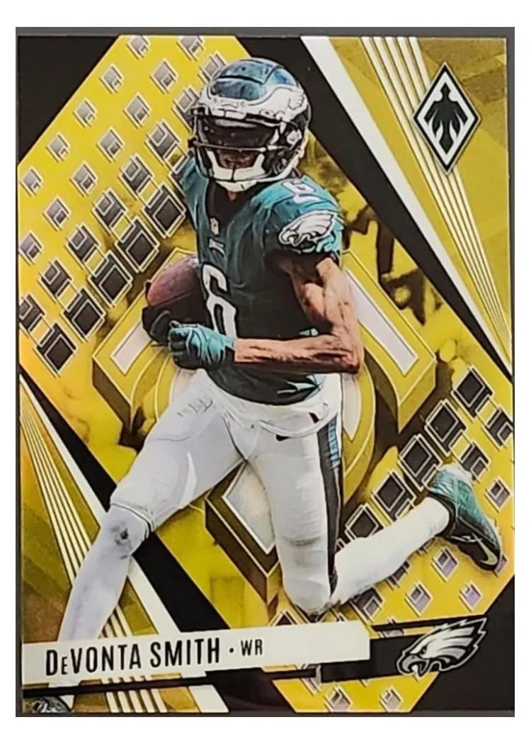 2023 Panini Phoenix Base Set DeVonta Smith Yellow #90 card