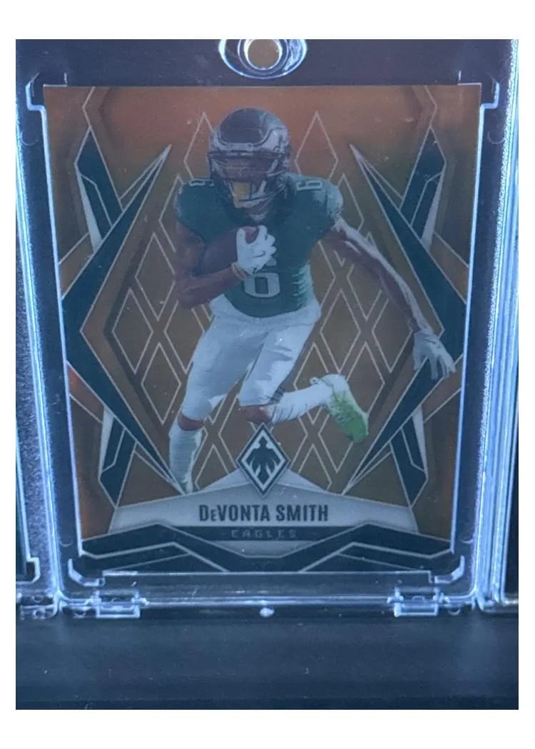 2025 Panini Phoenix Base Set DeVonta Smith Gold #12 card