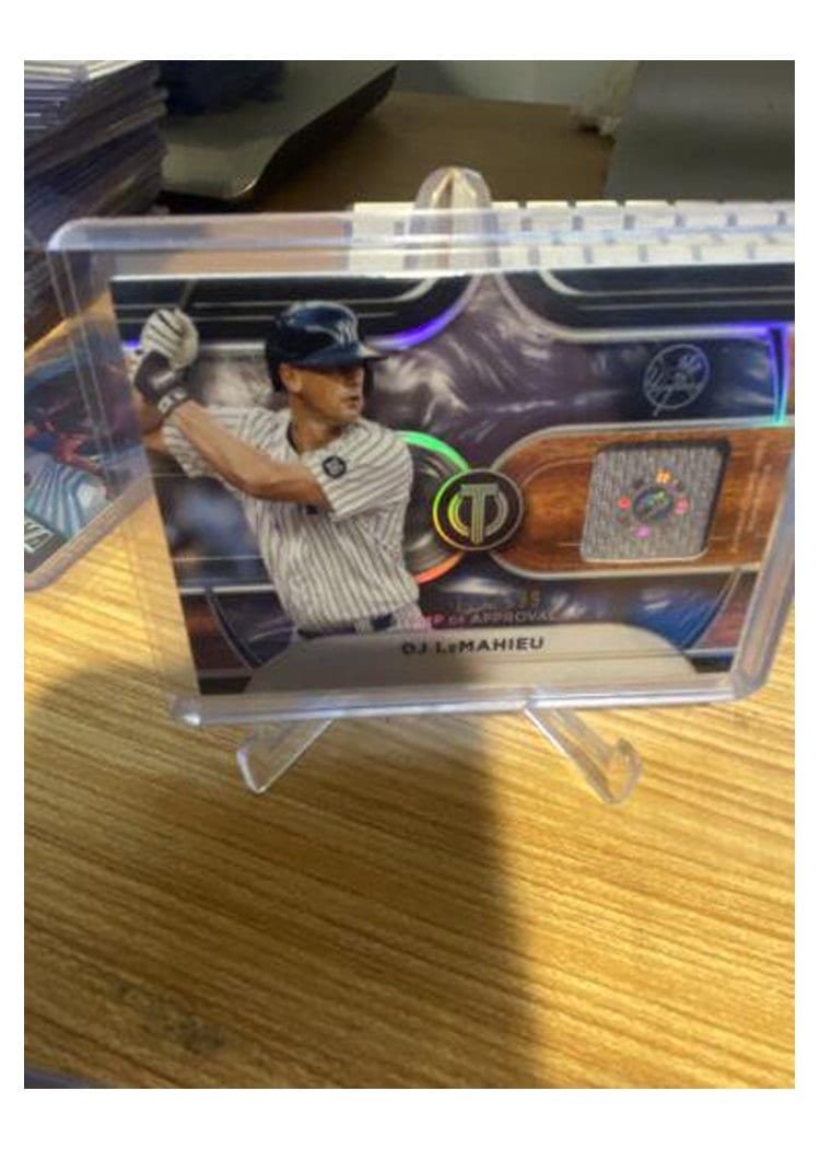 2022 Topps Tribute Stamp of Approval DJ LeMahieu #SOA-DL card