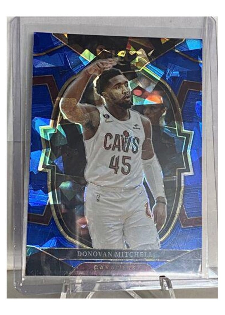 2022-23 Panini Select Base Set Donovan Mitchell #31 card