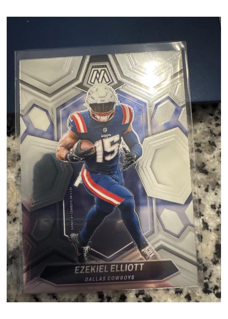 2024 Panini Mosaic Base Set Ezekiel Elliott #58 card