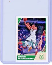 2021-22 Panini NBA Sticker & Card Collection (Brazil) Base Set Giannis Antetokounmpo #83