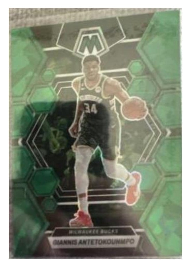 2022-23 Panini Mosaic Base Set Giannis Antetokounmpo #15 card