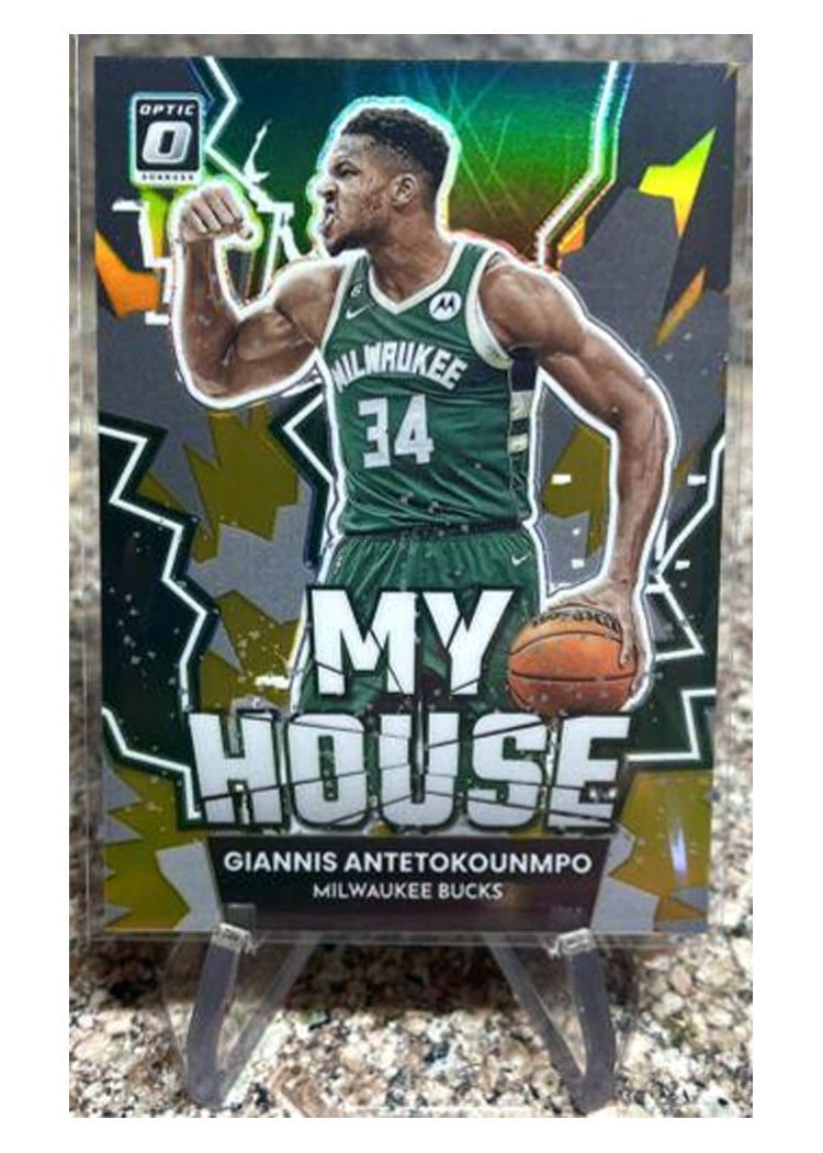 2022-23 Panini Prizm Base Set Giannis Antetokounmpo #96 card