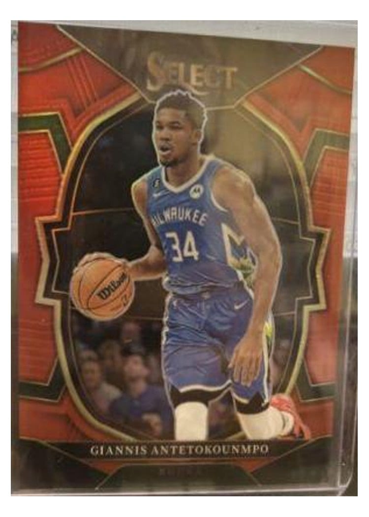 2022-23 Panini Select Base Set Giannis Antetokounmpo #61 card