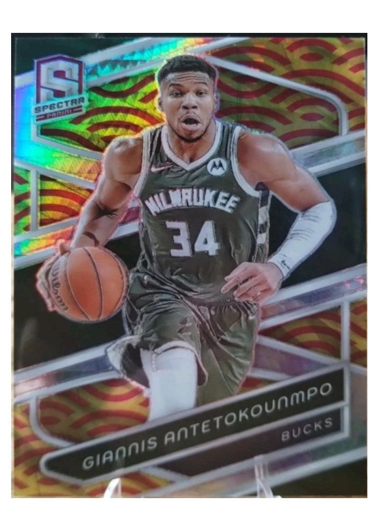 2023-24 Panini Spectra Base Set Giannis Antetokounmpo #125 card