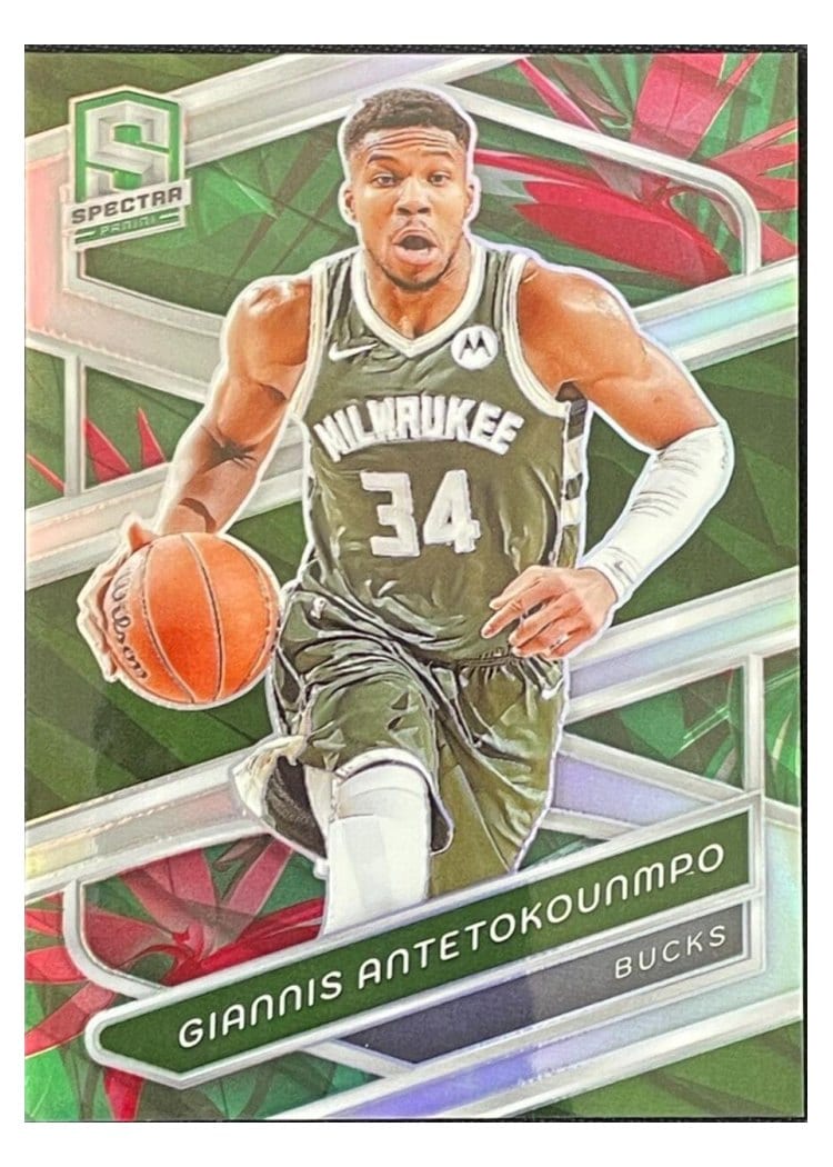 2023-24 Panini Spectra Base Set Giannis Antetokounmpo #125 card