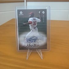 2021 Panini Chronicles Luminance Autographs Hector Neris #LA-HN card