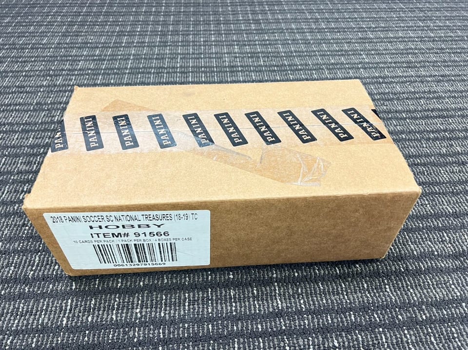 2018 National Treasures Hobby Box card