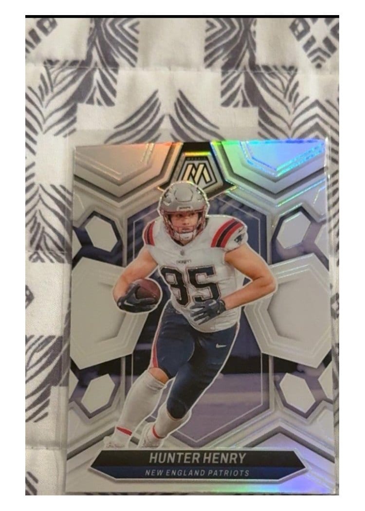 2024 Panini Mosaic Base Set Hunter Henry #152 card
