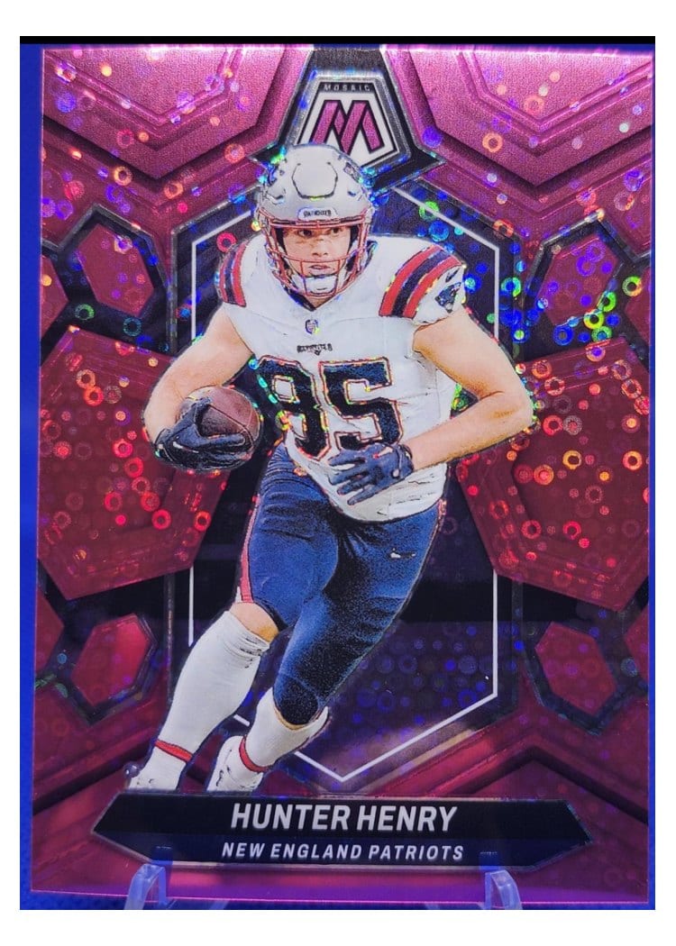 2024 Panini Mosaic Base Set Hunter Henry #152 card