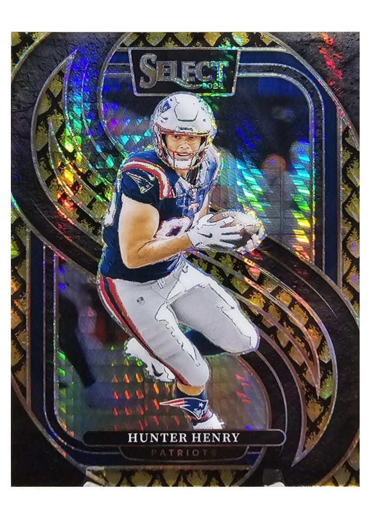 2024 Panini Select Base Set Hunter Henry Gold Dragon Scale Prizm #160 card