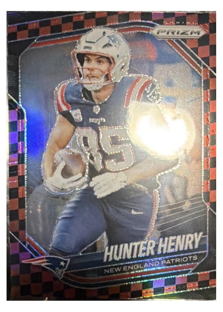2025 Panini Prizm Base Set Hunter Henry Black Red Checker #33 card