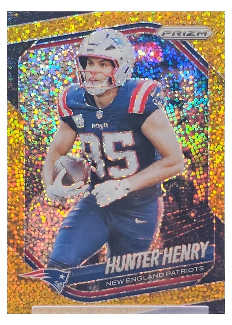2025 Panini Prizm Base Set Hunter Henry Gold Sparkle #33 card