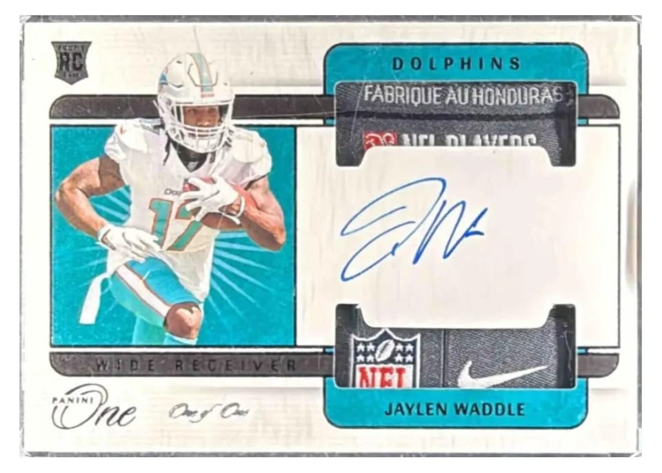 2021 Panini One Jaylen Waddle Black Autograph #38 card