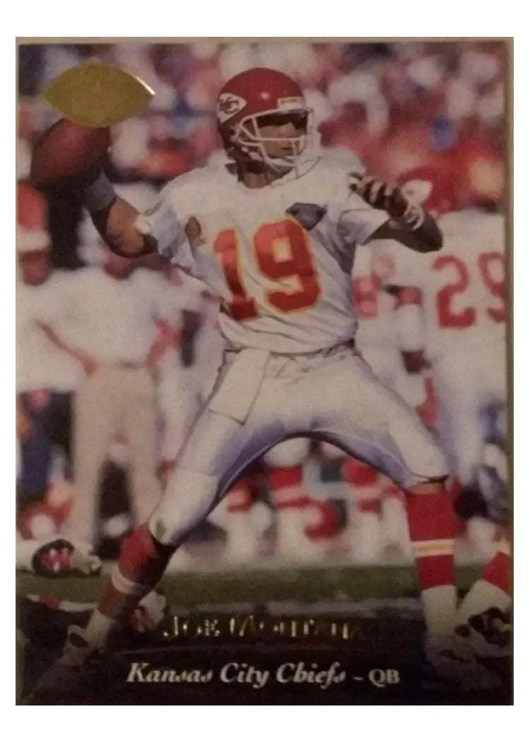 1995 Upper Deck Joe Montana Electric Gold #111 card