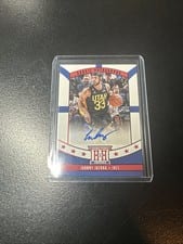 2022-23 Panini Chronicles Hometown Heroes Rookie Autographs Johnny Juzang #HHR-JJU card