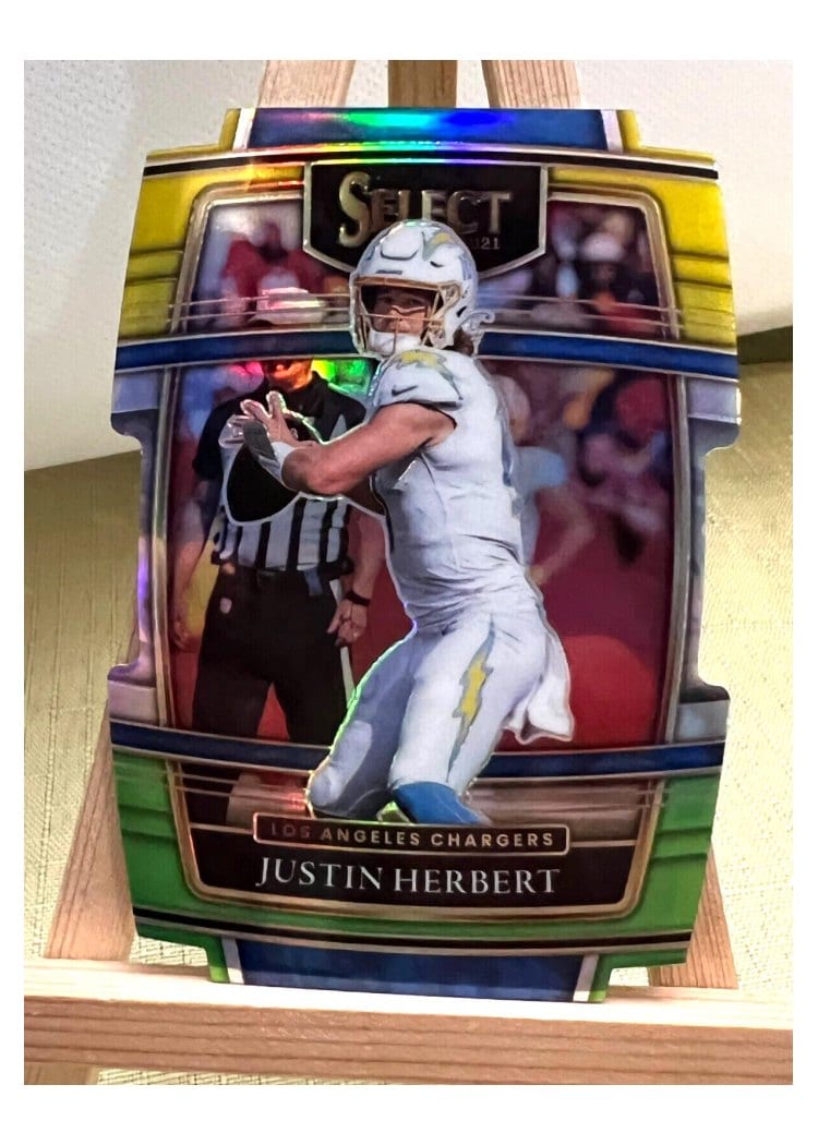 2021 Panini Select Base Set Justin Herbert Green Die Cut #19 card