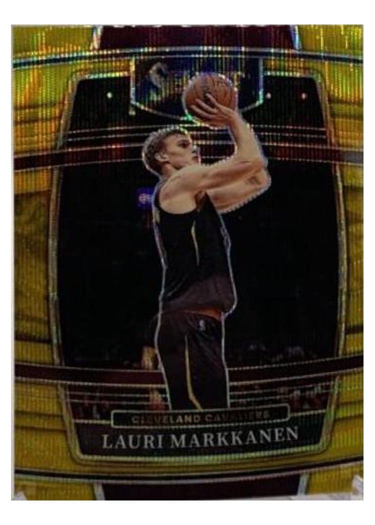 2021-22 Panini Select Base Set Lauri Markkanen Gold Wave Prizm #90 card