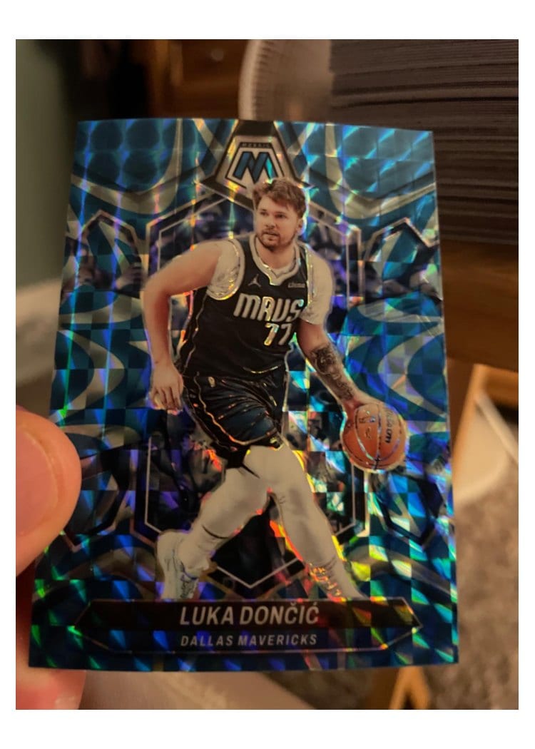 2023-24 Panini Mosaic Base Set Luka Doncic #31 card