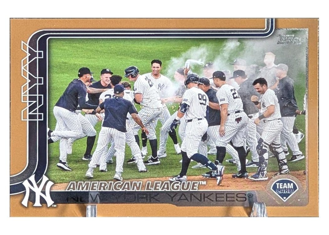 2025 Topps Base Set New York Yankees Gold #123 card