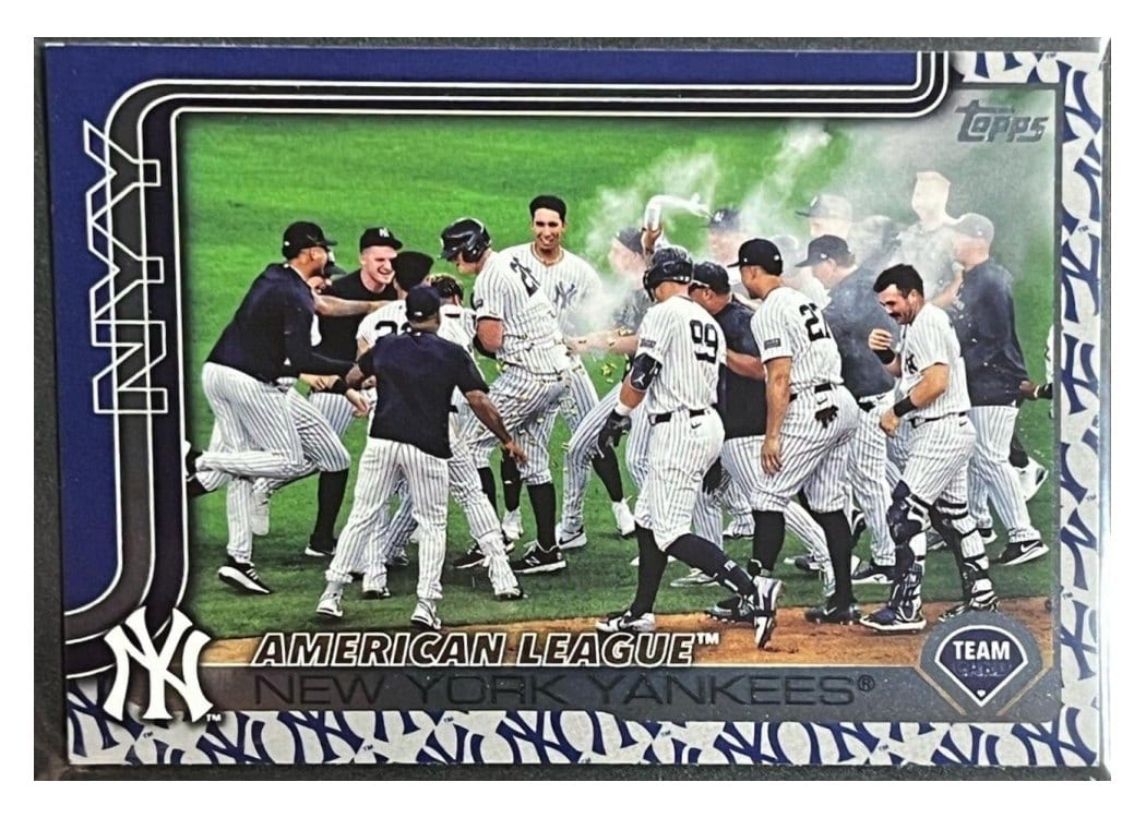 2025 Topps Base Set New York Yankees Team Color #123 card