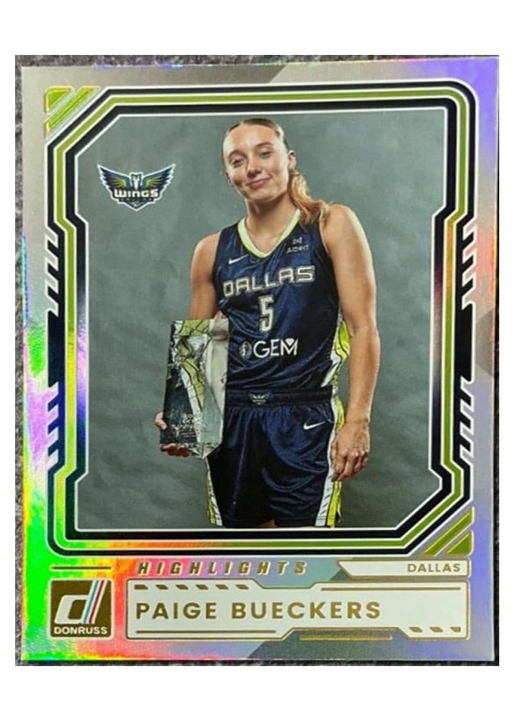 2025 Panini Select WNBA Courtside Action Signatures Paige Bueckers #9 card
