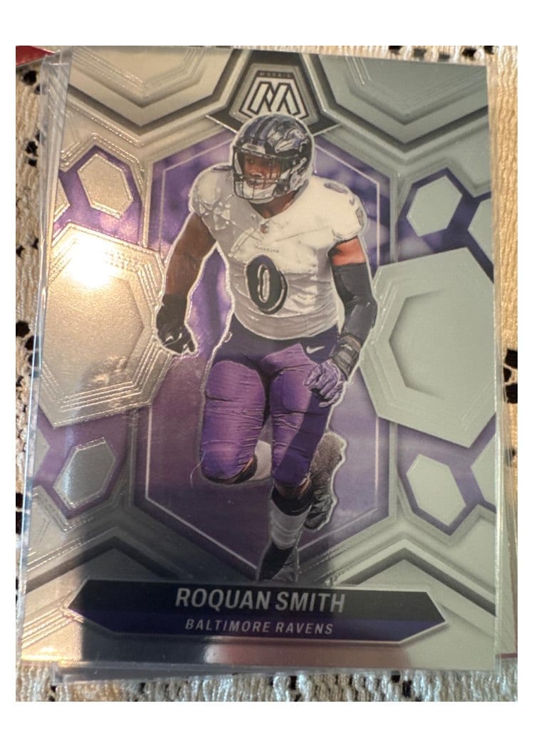 2024 Panini Mosaic Base Set Roquan Smith #19 card