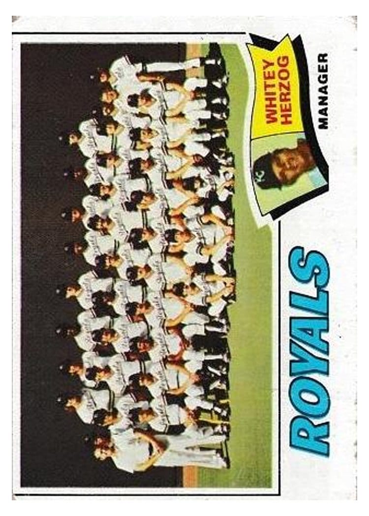 1977 Topps Royals Team #371 card