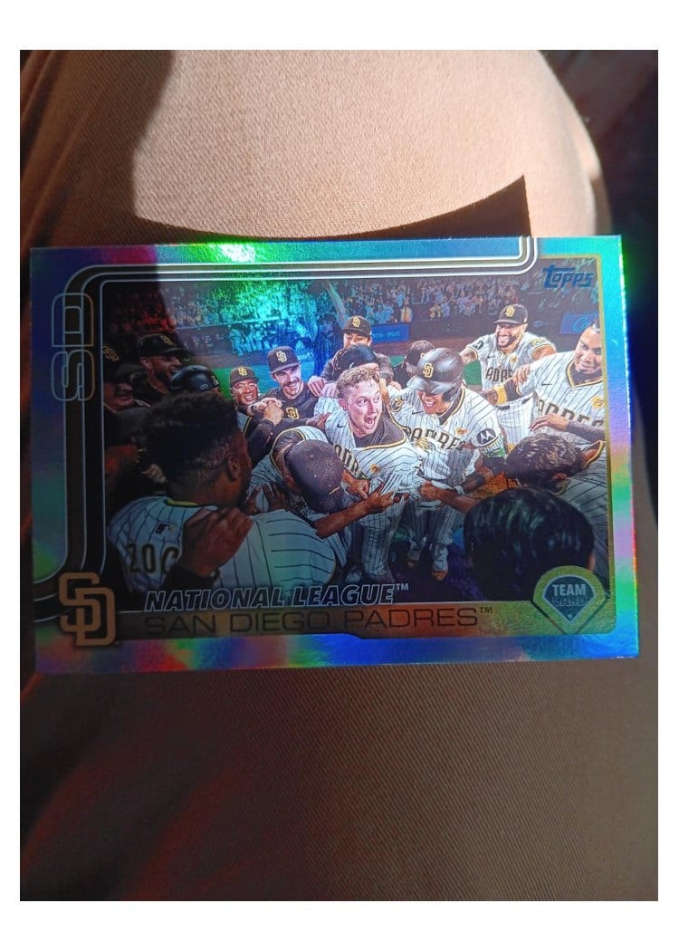 2025 Topps Base Set San Diego Padres Aqua Rainbow Foil #39 card