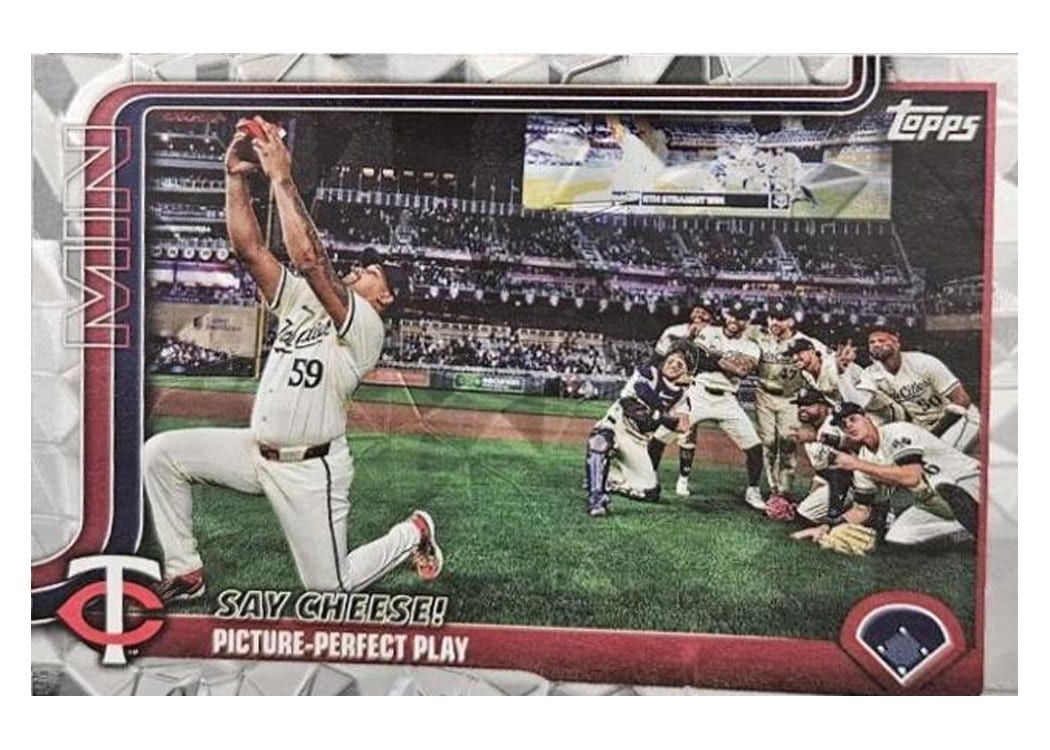 2025 Topps Base Set Say Cheese! Picture-Perfect Play #81 card