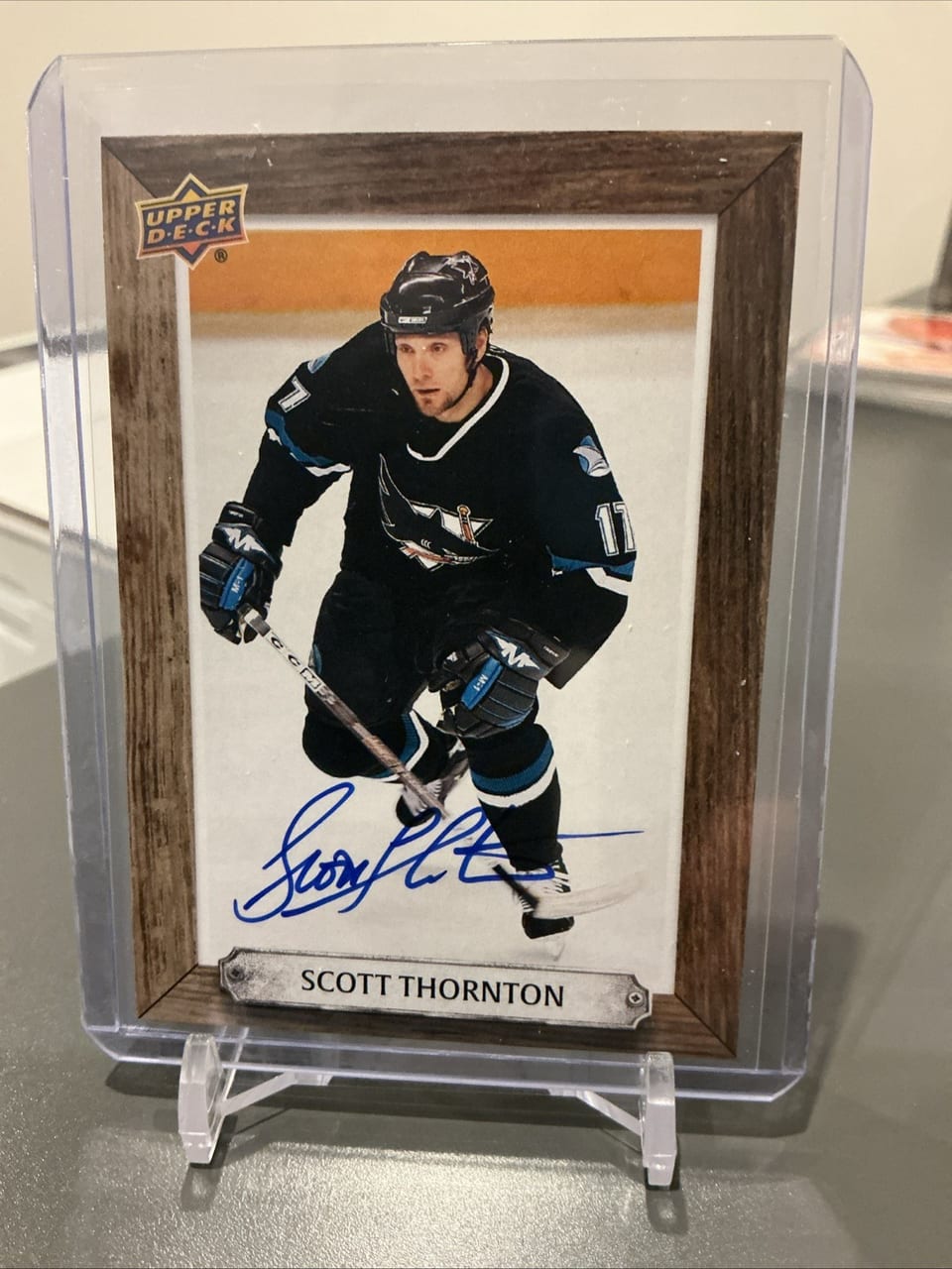 2024-25 Upper Deck Engrained Icons Beehive Portrait Signatures Scott Thornton #BH-TH card