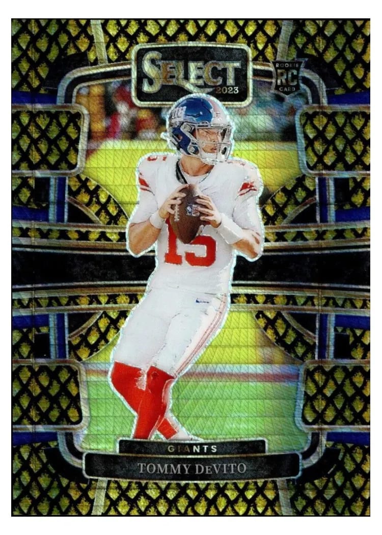 2023 Panini Select Base Set Tommy DeVito Dragon Scale Gold Prizm #73 card