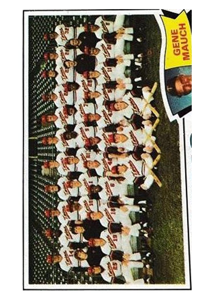 1977 Topps Twins Team #228 card