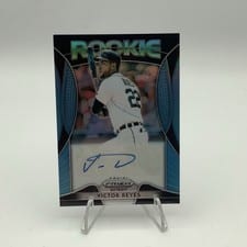 2019 Panini Prizm Rookie Autographs Victor Reyes #RA-VR card