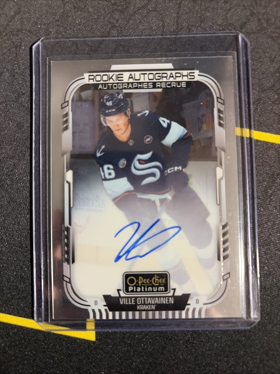 2025-26 O-Pee-Chee Platinum Rookie Autographs Ville Ottavainen #R-VO card
